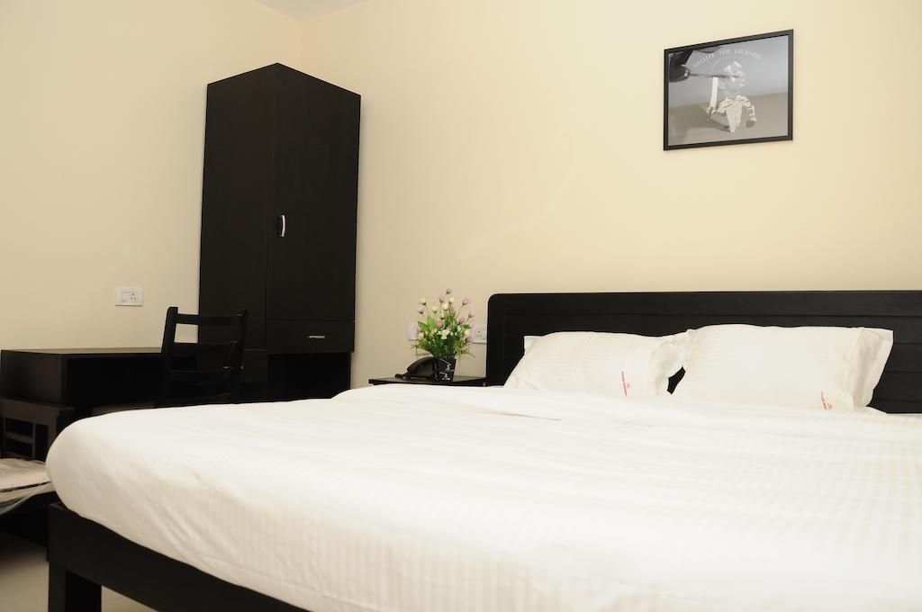 Balaji Residency Hotel Chennai Exterior photo